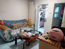 邻九小。步梯二楼,61.55平米,售35万,免大税有小房