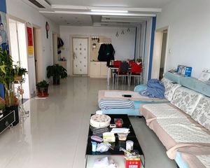 邻15小,华夏开发,精装修三室,118平米,售100万地下室