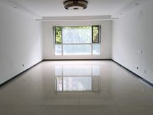 邻16中,精装,四室。164.69平米,售320万,免大税。