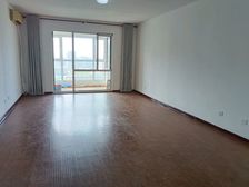 邻21中,三室两厅两卫,南北,152.05平米,售178万。