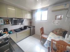 独门独院的民房,靠近教场附近,有阳光房和两个大露台