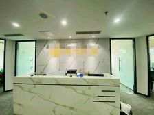 东南三环十里河地铁融汇佳盛大厦236平精装带家具正对电梯间