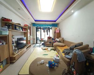 广场旁辉龙桃源居面积93.81平三房两卫售32万买一房得2房