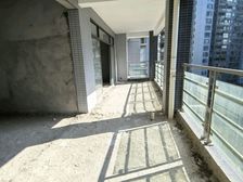 单价仅三千多买凯旋城花园中间大五房南北通透,全新毛坯随时看房