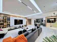 中凯毓秀名苑 一跃二 六室三卫 带小院