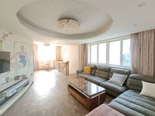 世秀新区精装一楼复式两层带家具家电