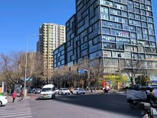 东三环呼家楼纯一层180平15米大门头药店电动车生鲜足道