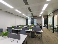 环球港甲级写字楼221平,精装修带家具,中高区视野好,看全城