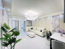 市中心东风路万博精装三居中层采光好