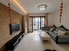 新出房源 电梯中层 居家三房 双阳台 卫浴全明结构看房有锁