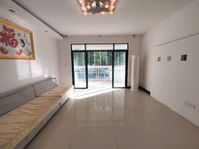 房子离地铁口20米 电梯通透三房 总高10层 全天太阳