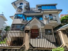 漓江边独栋大花园!春江苑四周花园!车库!多个车位!江景大露台