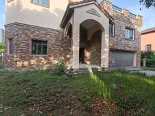 君临山水占地0.91亩的独栋大花园别墅!送负一楼及地上双车库