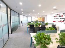 升龙大厦精装4+1格局。全套家具