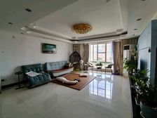 金山碧水二期,电梯高层视野开阔,居家四房,长阳台,单价1万多