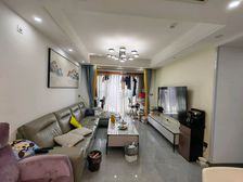 金科上半城:业主家装精装三房双卫,户型方正,带阳台。