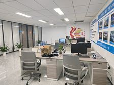 地铁口!宁兴国贸大厦,320平精装带多个隔间。