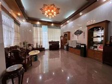 竹山小区别墅,建筑335方五房六卫,售398万,车库停2台车