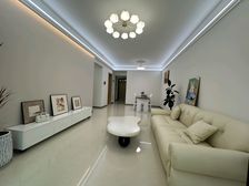 御龙山星曜 南向 精装三房 带一个车位 仅65万