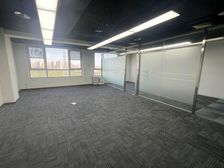 五道口 宇宙中心 优盛大厦160平 精装写字间出租 欢迎咨询