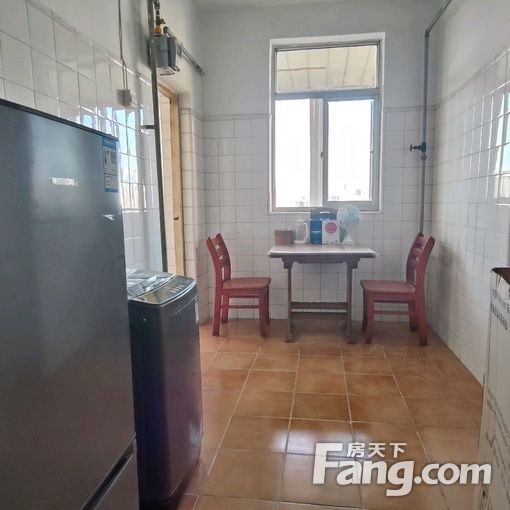 新石南路。好 房出租,800/月,干净卫生,