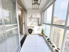 新出房源全新精装修经典小三房拧包入住