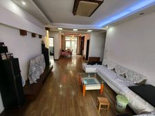 火车站旁阳光美苑步梯好楼层131平大三房总价26w可刀