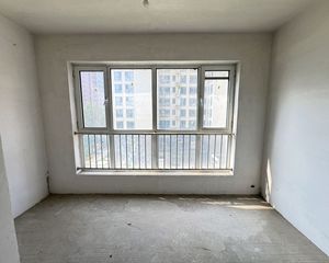 高铁站|南屏小区 电梯 通透 四室双卫 随意装修 急
