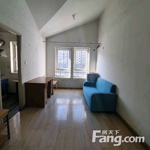 地铁总站对面正规一室一厅纯南向拎包入住