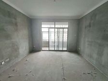 大信广场旁,南北通透,毛坯三居,电梯中层