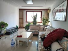 邻10小,三室两卫,126平主卧客厅朝阳,南北电梯房户型佳。