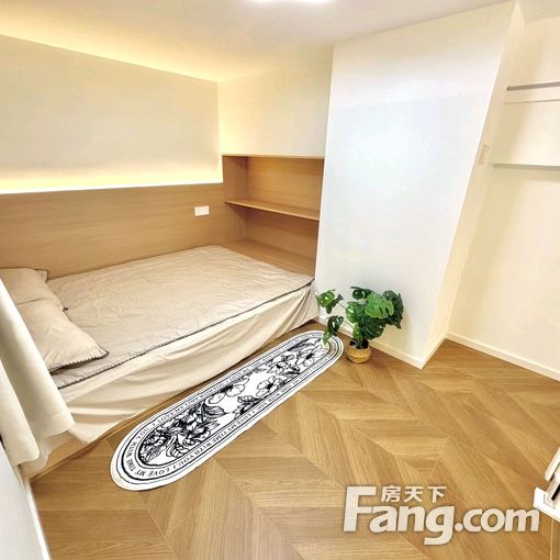 保利滨江中心 1室1卫1厅 61平精装修 2100元/月