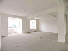 捡漏河畔别墅!层高3.5米 带院子私家电梯入户 带车库有钥匙