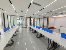 华丰城地铁口旁,精装修带办公用具4加1格局,朝南户型