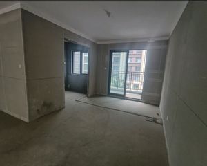 新区,22年新房,玖玺台。花园洋房181平。四室两厅。大平层