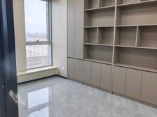 正岩大厦200平新装修首次出租 家具全齐 楼下地铁口好招人
