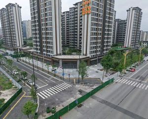 光华大道旁全业态社区底商特价铺50万