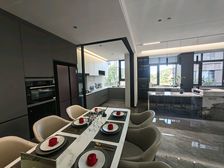 凯里市区3.3米层高洋房。这套是样板房。精装,家具家电全配。
