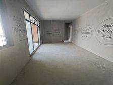 凯里市中心惠邦学府大横厅,三房两厅两卫,电梯好楼层。