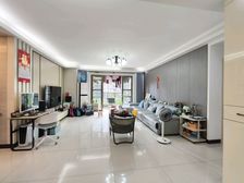 景湖荣郡,两梯两户,东南向精装四房,可谈