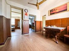 如此便宜的房子,而且还是大两房,中楼层,两家合用车库