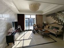 带俩平台花园电梯跃层 实得200㎡左右 成色新 视野好