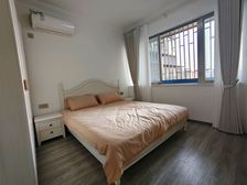 忠山学校对面次新小区 电梯中层 精装三室