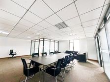 友好广场地铁口!172平精装办公!三室玻璃隔断!