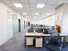 星海高端商务楼!365平精装入住!正对电梯!