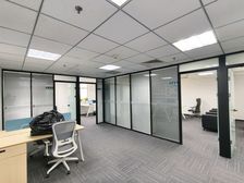 中山广场核心商务区!163平精装办公!多个职能间!