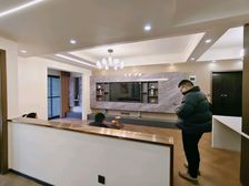 新城西一楼环绕式花园 全新四室 拎包入住 送菜园