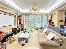 江南世家联排别墅595万,业主诚心出售,随时可以拎包入住。