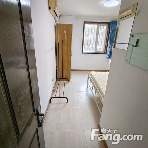 13号线回龙观地铁龙腾苑四区精装次卧