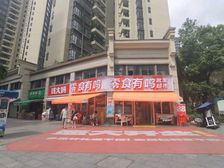 小区大门口铺总价65万月3500